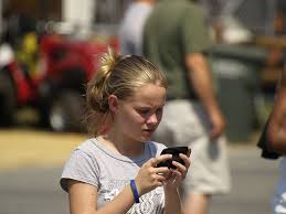 kid texting